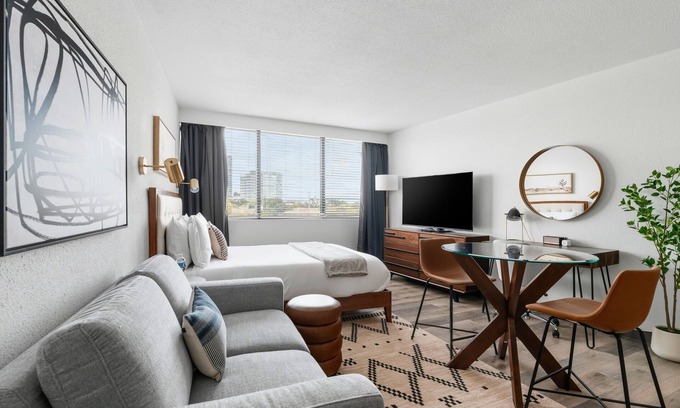 Greenway Plaza-Upper Kirby Apartment | Lodgeur | Studio near Rice Village | Upper Kirby