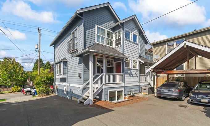 Squire Park House | LOFT 3b2b~Free parking!~Stadiums&DT 10mins