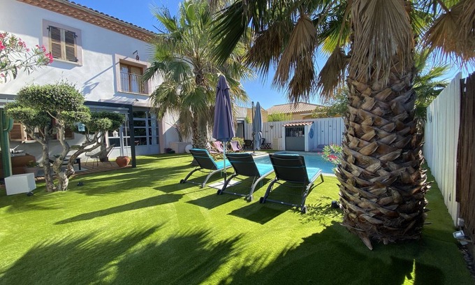 Vias House | Loft style house with pool 2km from the beach