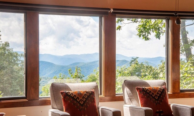 Treeloft Cabin | Lofty Pursuits: Spectacular View + EV Charger