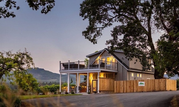 Carlton House | Lofty Vibes | Vineyard Views