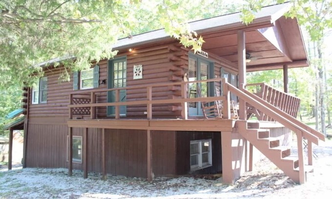 Schnellville House | Log Cabin 2 at Osborn Boat Ramp on Patoka Lake