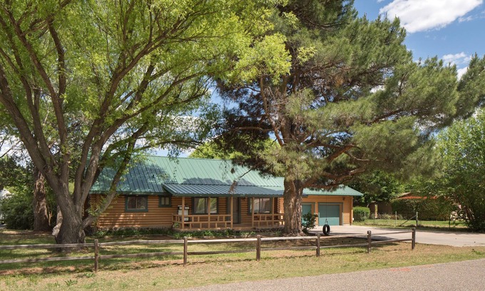 Cottonwood House | Log Cabin 20 min from Sedona