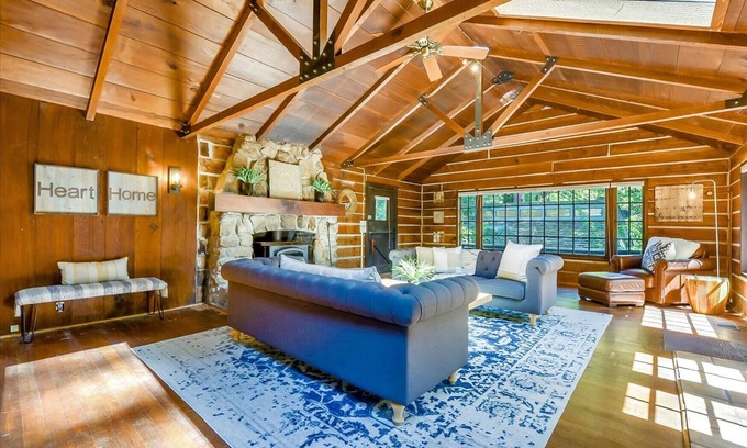 Redwood City House | Log-Cabin Home Retreat - Walk to Restaurants, Trails, Hiking & Biking