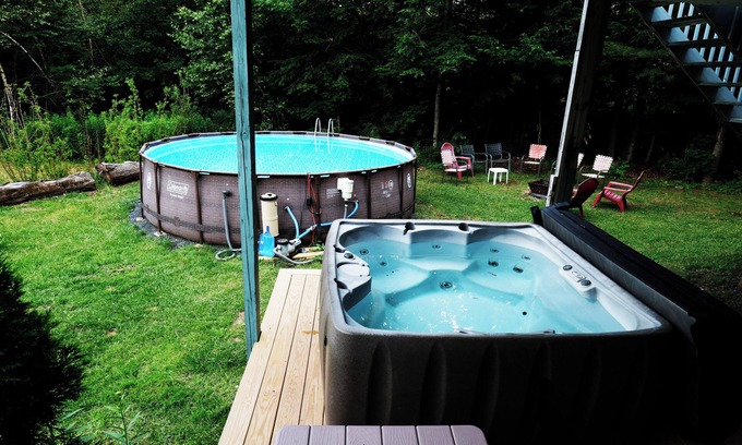 Tannersville Ski Chalet | Log Cabin Hot tub Private Pool 360 Mountain Views Hunter Mt