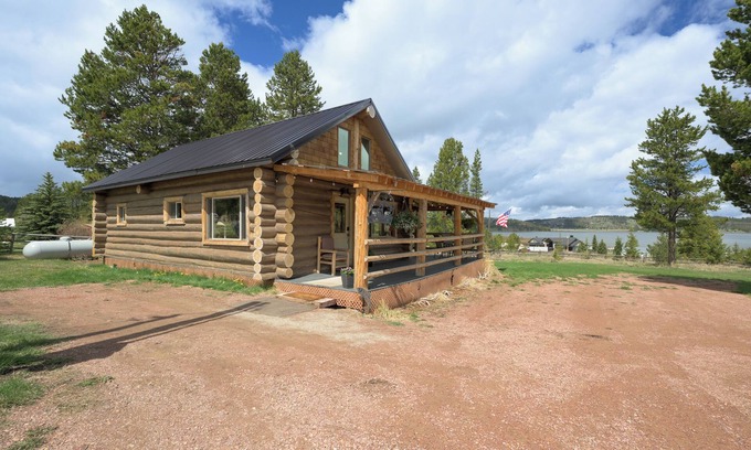 Georgetown Cabin | Log Cabin, Lake Views & Dog Friendly at GTL