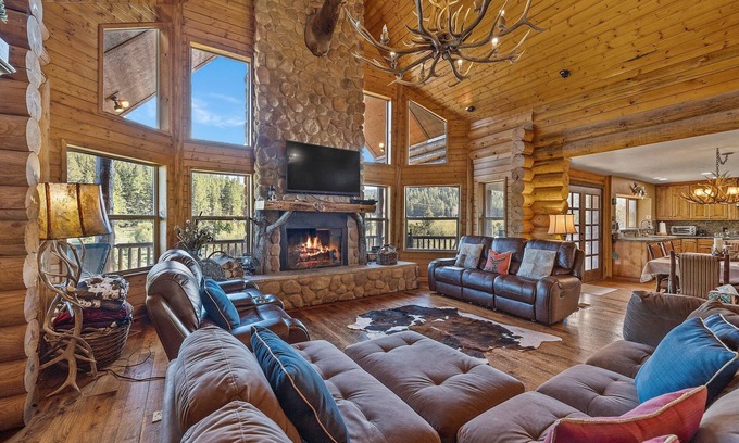 Mammoth Creek Cabin | Log cabin overlooking a creek!