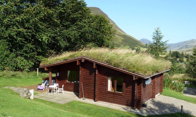 Spittal of Glenshee Cabin | Log Cabin with Hot Tub | Sleeps 4 | In the Cairngorm National Park | Accepts Dogs