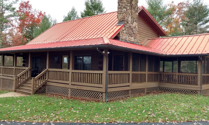 West Augusta House | Log Home Retreat On Picturesque Private Farm