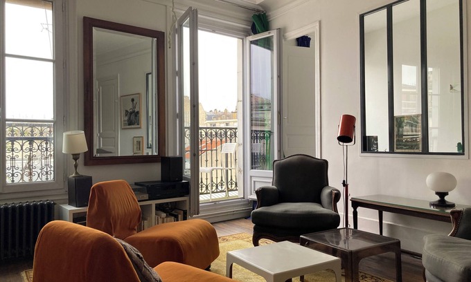 Belleville Apartment | Logement Arty Lumineux et Inspirant