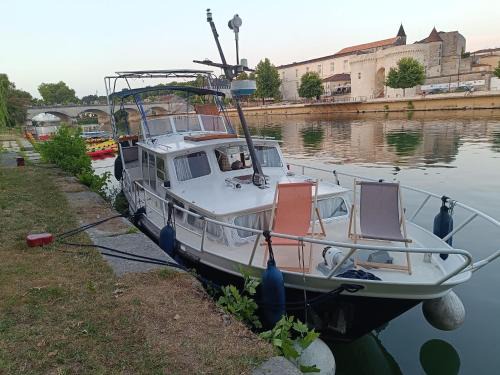Cognac Boat Rental | Logement insolite, Péniche Hollandaise