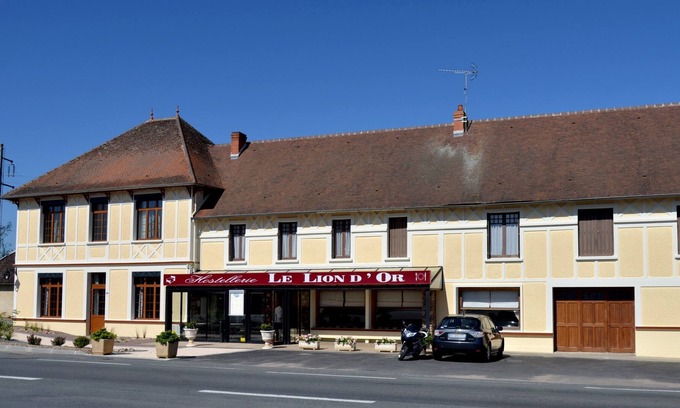 Estivareilles Hotel | Logis Hostellerie du Lion d'Or