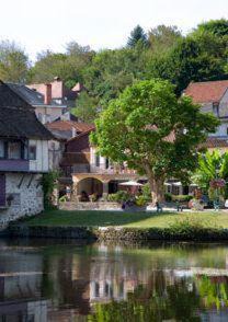 Beaulieu-sur-Dordogne Hotel | Logis hotel les flots bleus