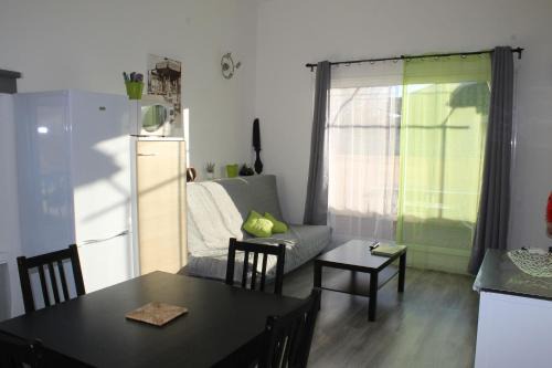 L'Isle-sur-la-Sorgue Apartment | "Lolile 3", duplex climatisé avec terrasse, centre ville