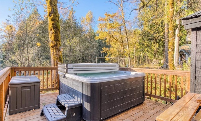 Mount Hood Village Cabin | Lolo Bungalow - Private hot tub, riverfront access
