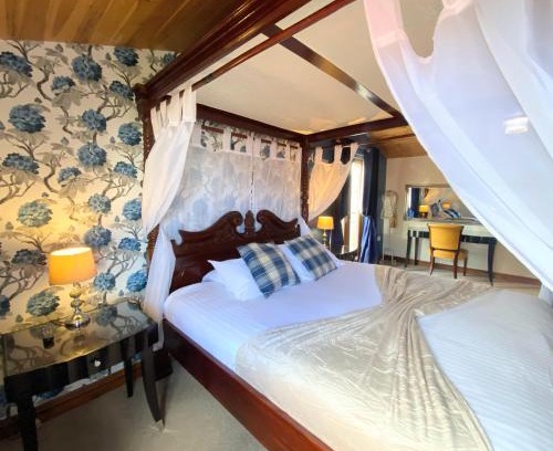 Kelty Ski Chalet | Lomond 5 with Private Hot Tub - Fife - Loch Leven - Lomond Hills - Pet Friendly