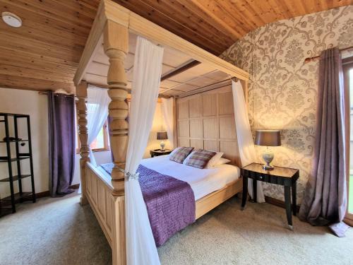 Kelty Ski Chalet | Lomond 6 with Private Hot Tub - Fife - Loch Leven - Lomond Hills