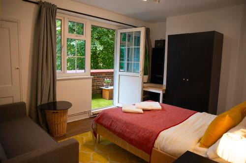 Cathedrals Apartment | London Centre Retreat