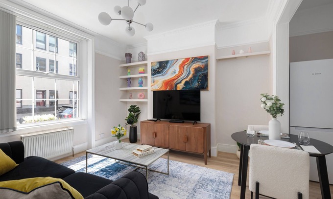 Camden Town with Primrose Hill Apartment | London Luxe | 4BR Executive Apartment