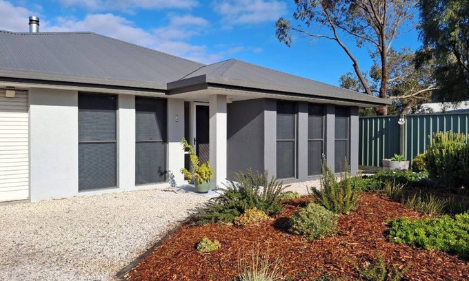 Waterhouse House | Long Beach holiday house