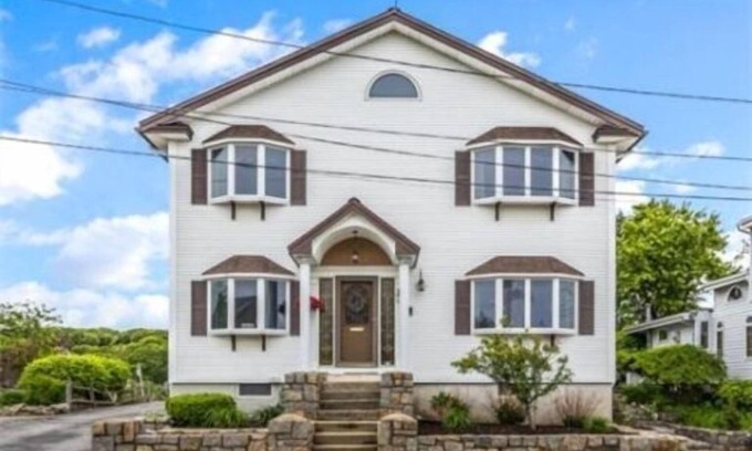Gloucester House | Long Beach & Private Good Harbor Beach, Beautiful Luxury Home, Ext'd Famil
