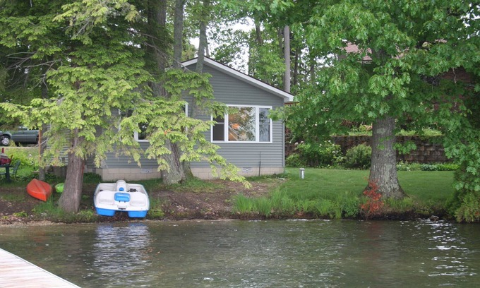 Traverse City Cottage | Long Lake Crescent Cove Cottage