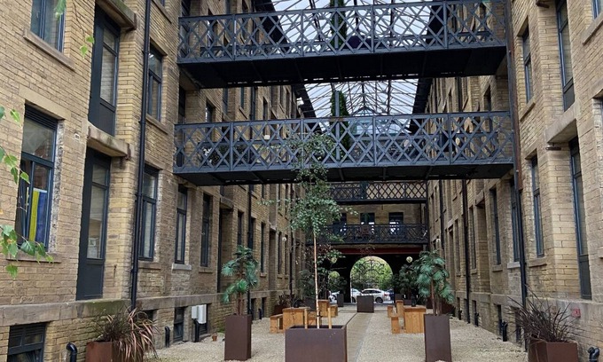 Bradford Apartment | Long Stay Discounts - Luxury 2 bed duplex apartment - Sleeps 6