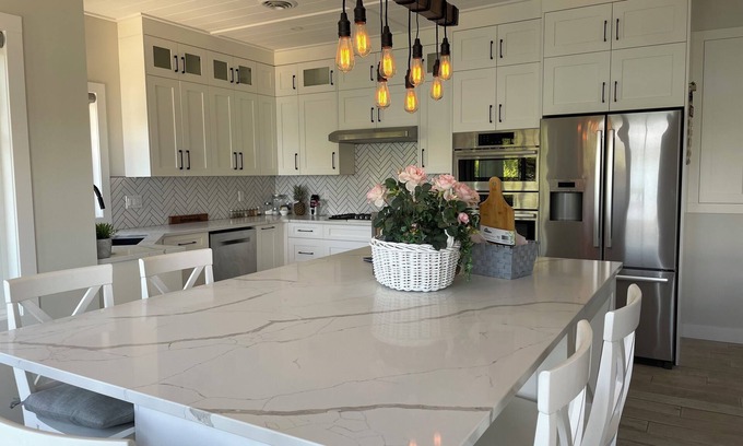 Vernon House | Long term rental only! Gorgeous Lakefront Property on Kalamalka Lake.