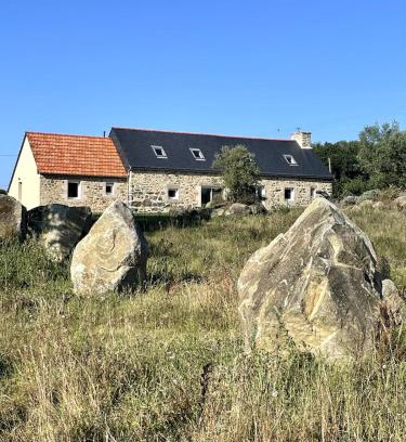 Plouec-du-Trieux House | Longere avec Menhirs et Moutons Ouessant