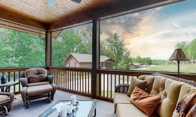 Glenville Cottage | Longview Cottage - Tiny Home packed with modern charm & Chinquapin Amenities