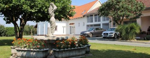 Kutina Hotel | LONJSKI DVORI