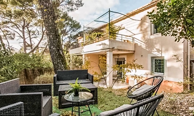 Cadereau Apartment | Look forward to a relaxing vacation with culture and experiences
