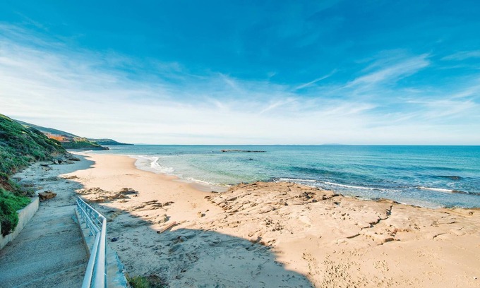 Lu Bagnu Apartment | Look forward to a wonderful time out by the sea in this attractive vacation apartment.