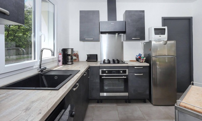 Chauve House | Look forward to a wonderful break in beautiful surroundings in this cozy vacation home.