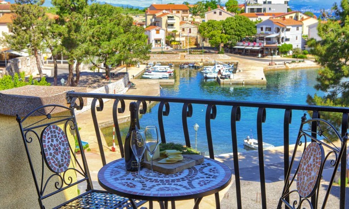 Porat House | Look forward to the sea, the pool and a fantastic view.