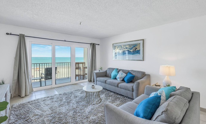 Madeira Beach Condo | Look no further! Beachfront Condo in Paradise, Short walk to John's Pass.