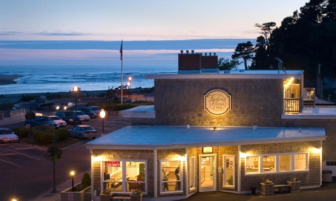 Lincoln City Hotel | Looking Glass Inn