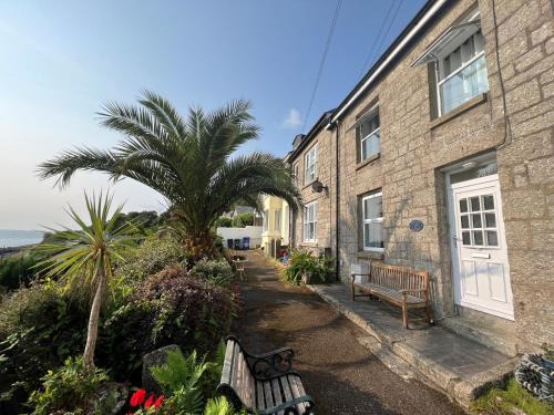 Newlyn House | Lookout Cottage