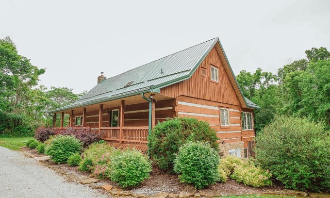 Helmsburg House | Lorettas Cabin