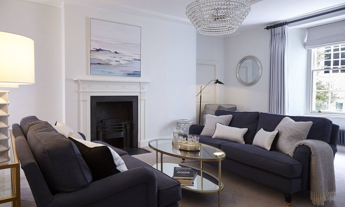 Totnes House | Lorna House: Stunning 16th Century Townhouse.