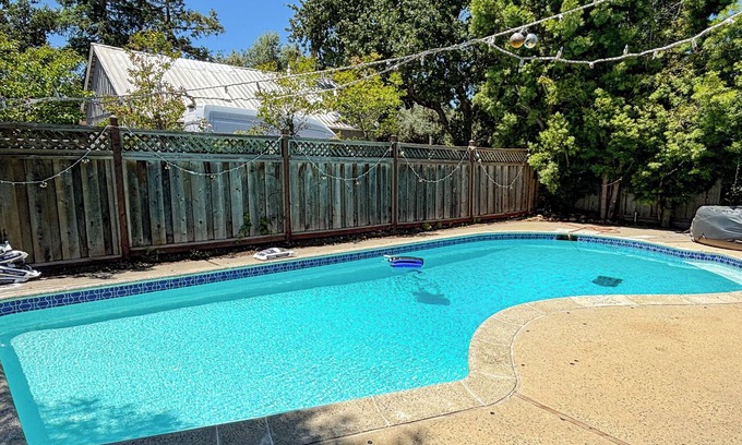 Los Altos Hills House | Los Altos Hills Retreat Near Stanford w/Pool, KTV, Hot Tub & Game Room
