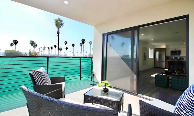 Mid-Wilshire Apartment | Los Angeles 3BR Villa Suites-FreeParking