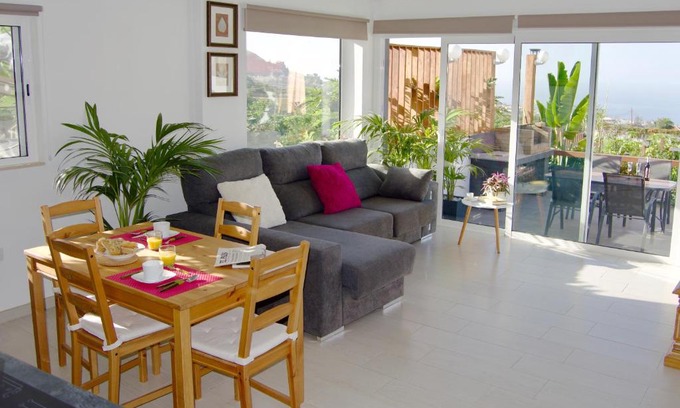 Las Arenas House | Los Tropicales