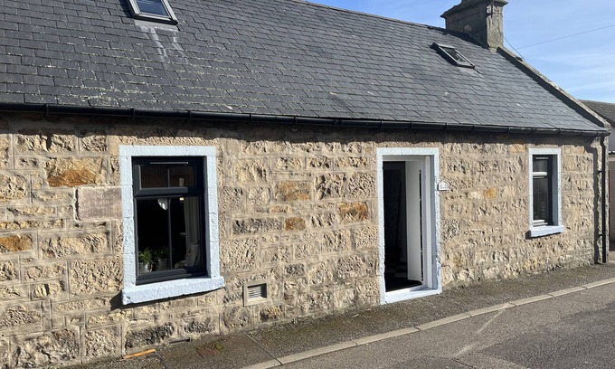 Lossiemouth Cottage | Lossiemouth holiday cottage Bethany by the Sea