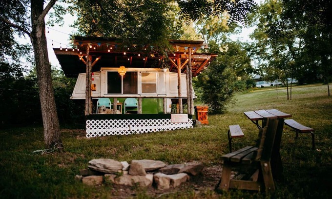 St. Clair RV Rental | Lost Hill Lake Cozy Camper