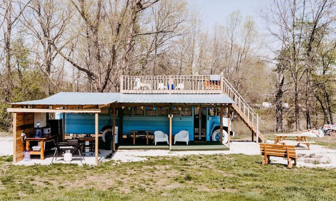 St. Clair RV Rental | Lost Hill Lake Blue Sky Bus