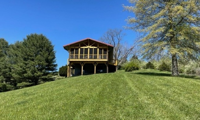 Lost River Cottage | Lost River Swiss Cottage/10 acres/Private Dog Park/Streams