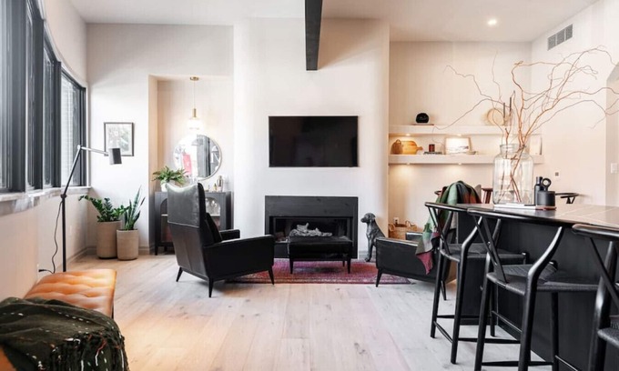 Stratford Apartment | Lot 44: Wood Forbes Unit 5 (King + Fireplace)