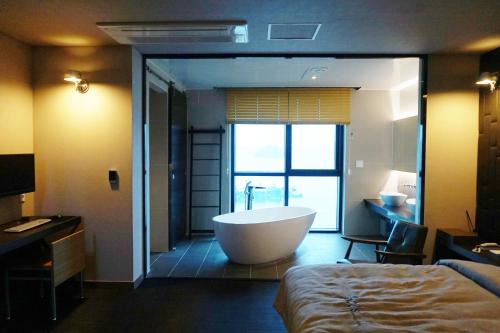 Jinhae Hotel | Louis Boutique Hotel