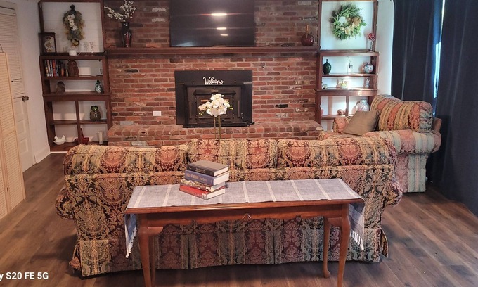 Mount Washington House | Louisville's Best: Just 18 miles to Bardstown, Ky-Bourbon Capital of the World.